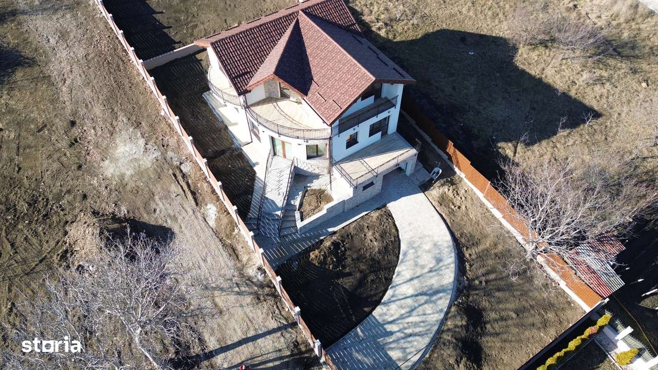 Casă individuală cu garaj, beci, parter si etaj - Imagine principală: 2/15