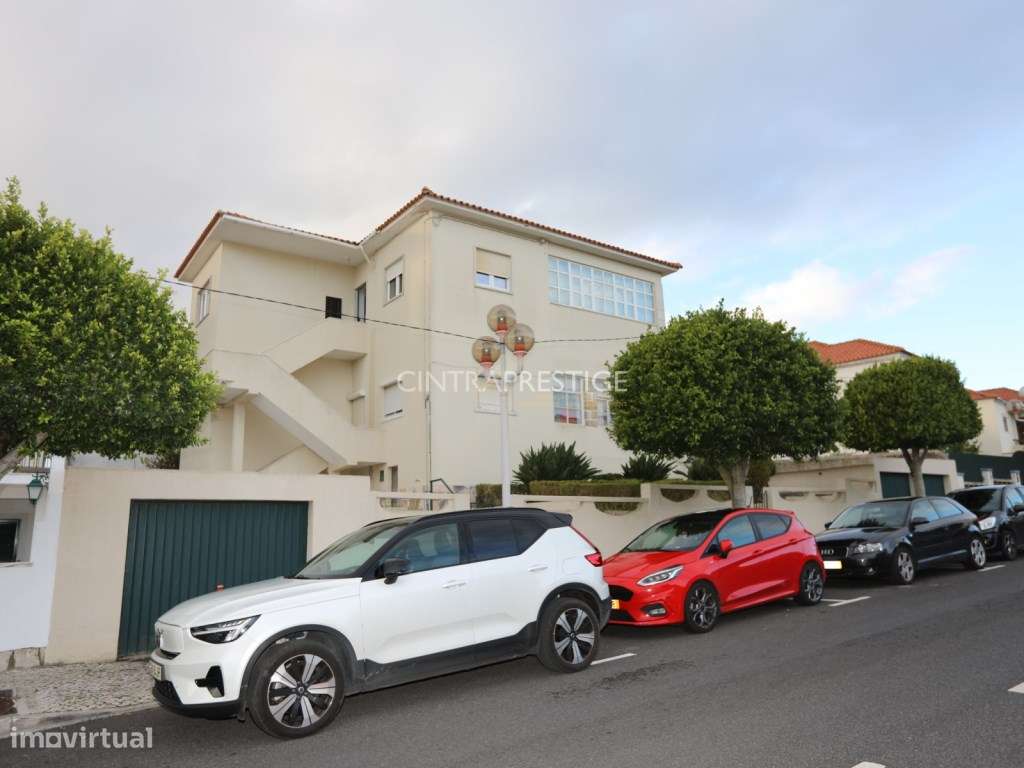 Moradia no Centro de Mafra com 2 Pisos e 2 Garagens.-1