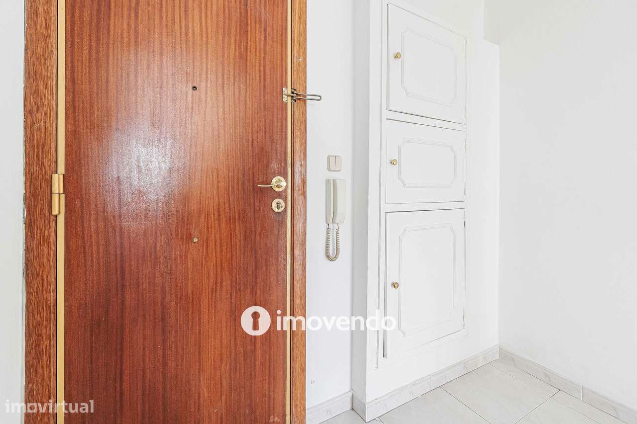 Apartamento T2 com áreas amplas, em Odivelas-30