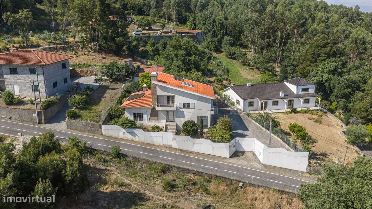 Moradia T3+1 com terreno em Burgães, Santo Tirso-43