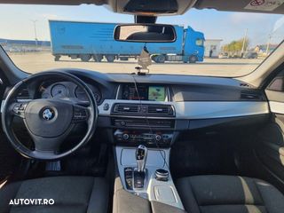 BMW Seria 5 525d xDrive AT
