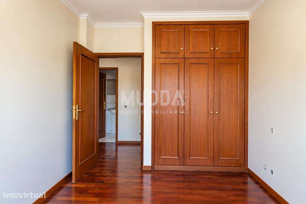 Fantástico T3 Paços Brandão Santa Maria da Feira, ultimo piso ,numa ex-19