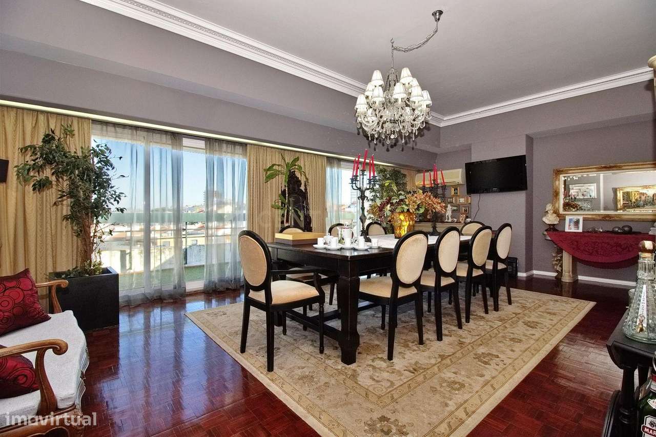 Apartamento T6 com Terraço e Vista 360º em Campolide - 314m²-7