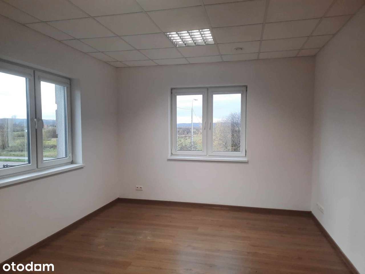 Wynajmę lokal  biurowy 32 m² Rumia - Pełny obrazek: 3/8