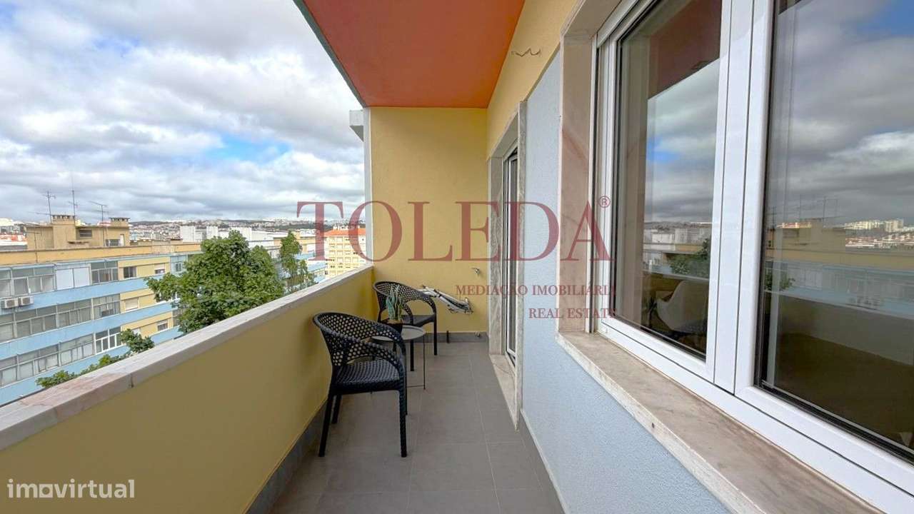Apartamento T3 Remodelado em Benfica com terraço-7