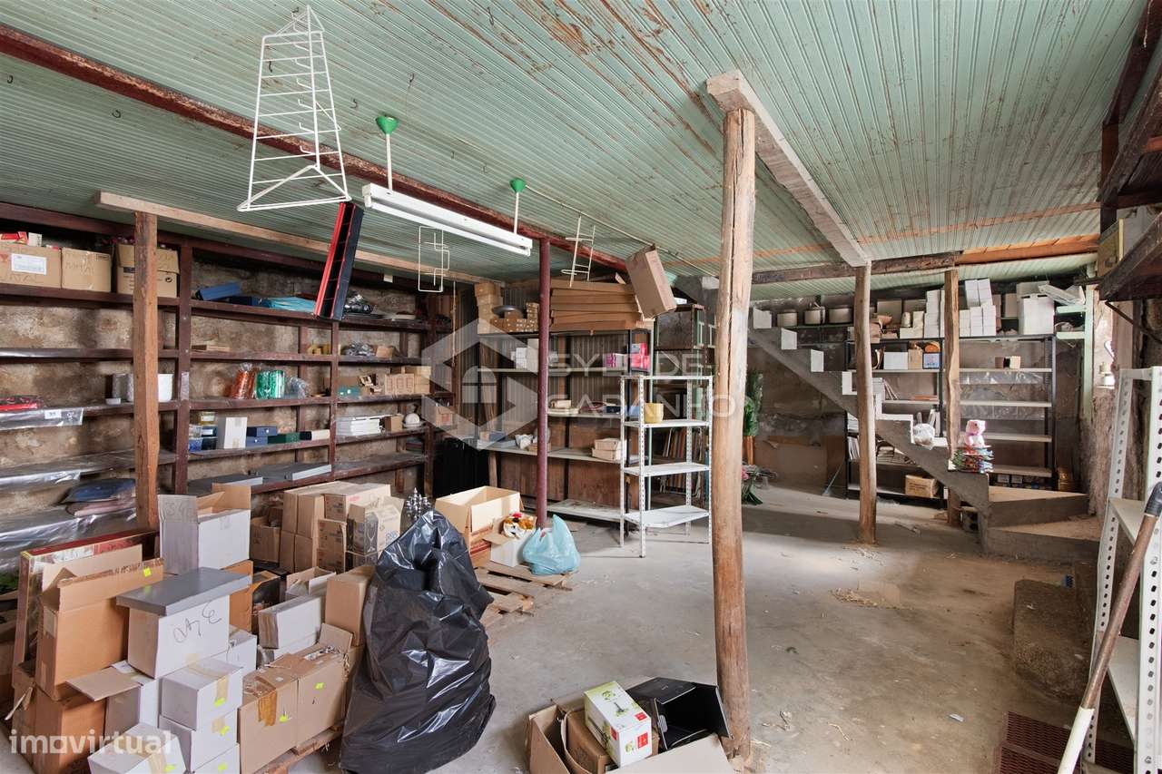 Prédio para venda centro de Caria com comércio no rés-do-chão e ampla-25