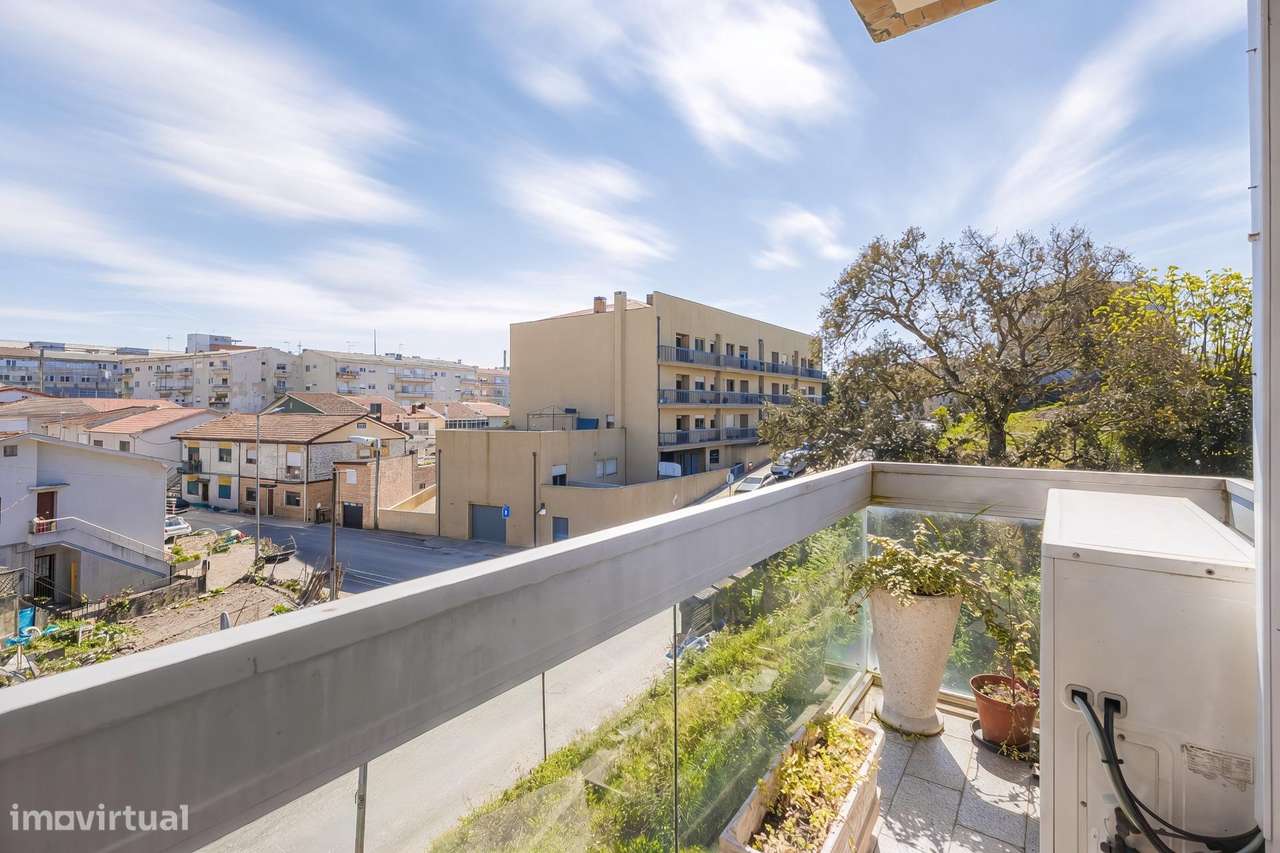 Apartamento T2 RENOVADO com Varanda e Garagem Box – Ermesinde-6