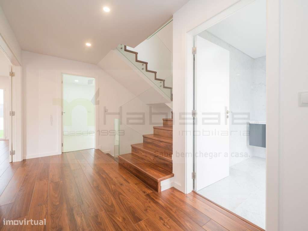 Moradia T3, situada em Areia Cascais, a curta distância da praia do...-6