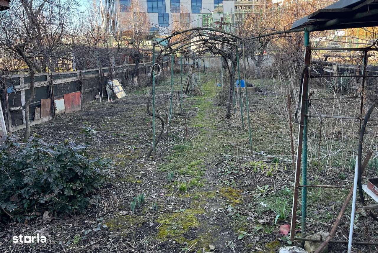 Vând casă cu teren mare în cartierul Mărăști-3