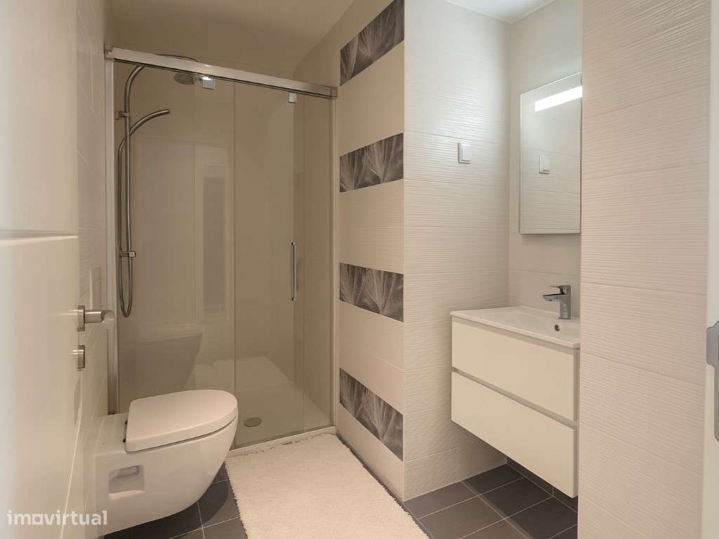 Exclusivo! | T2 com Garagem BOX | Suite | Varandas | Vista Rio-16