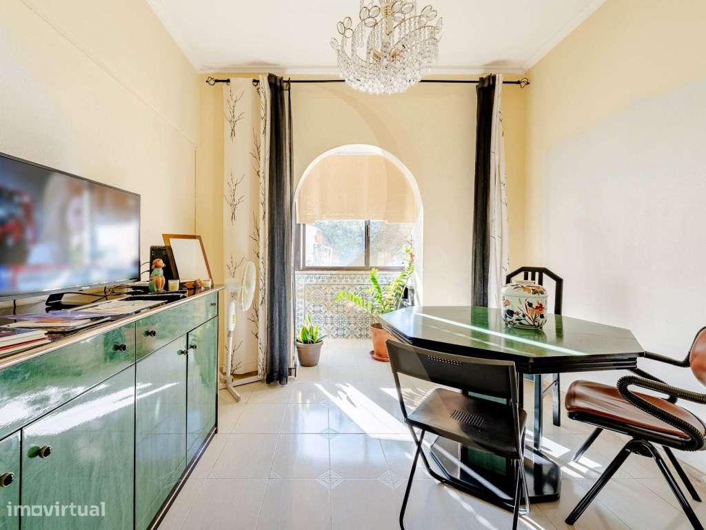 Apartamento T2 com quintal e elevador em Ajuda - Lisboa-9