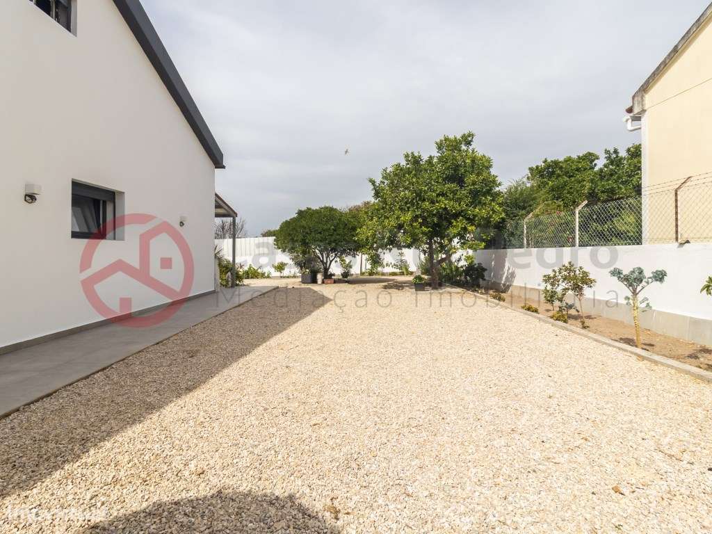 Moradia T3+2 Remodelada com garagem 740 m² de Terreno em St Antonio...-56