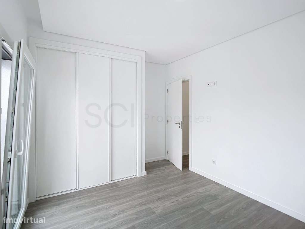 Moradia T3 duplex no centro de Fernão Ferro-16