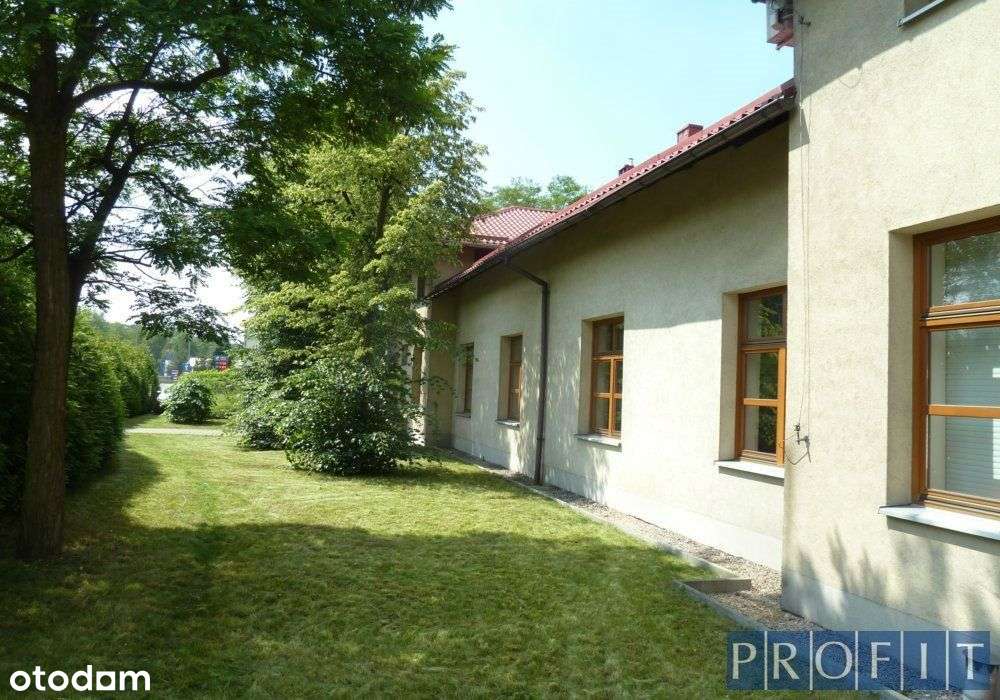 Budynek biurowo o pw. 862m2-3