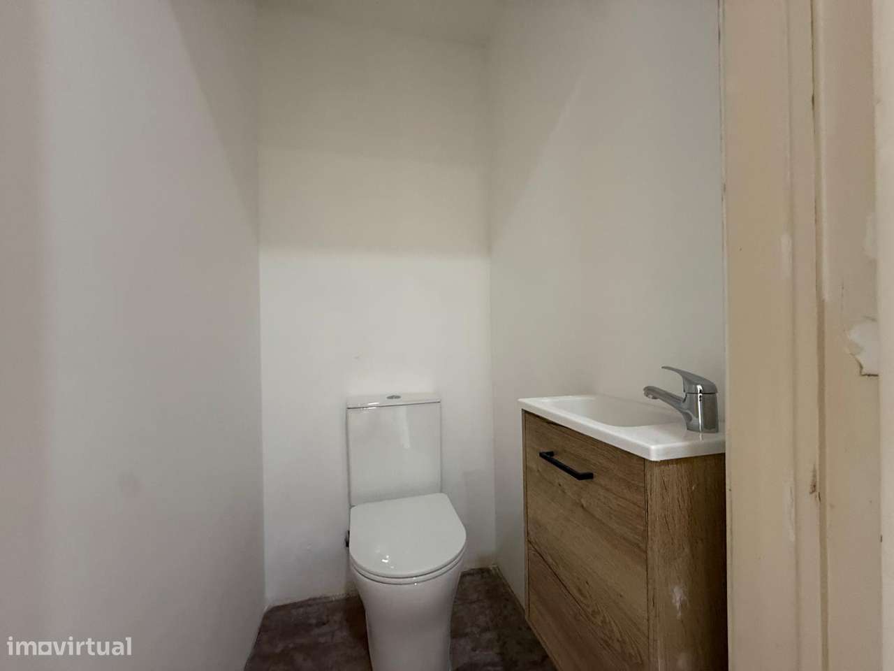 Apartamento T4 transformado em T3 Remodelado no Laranjeiro, Almada-17