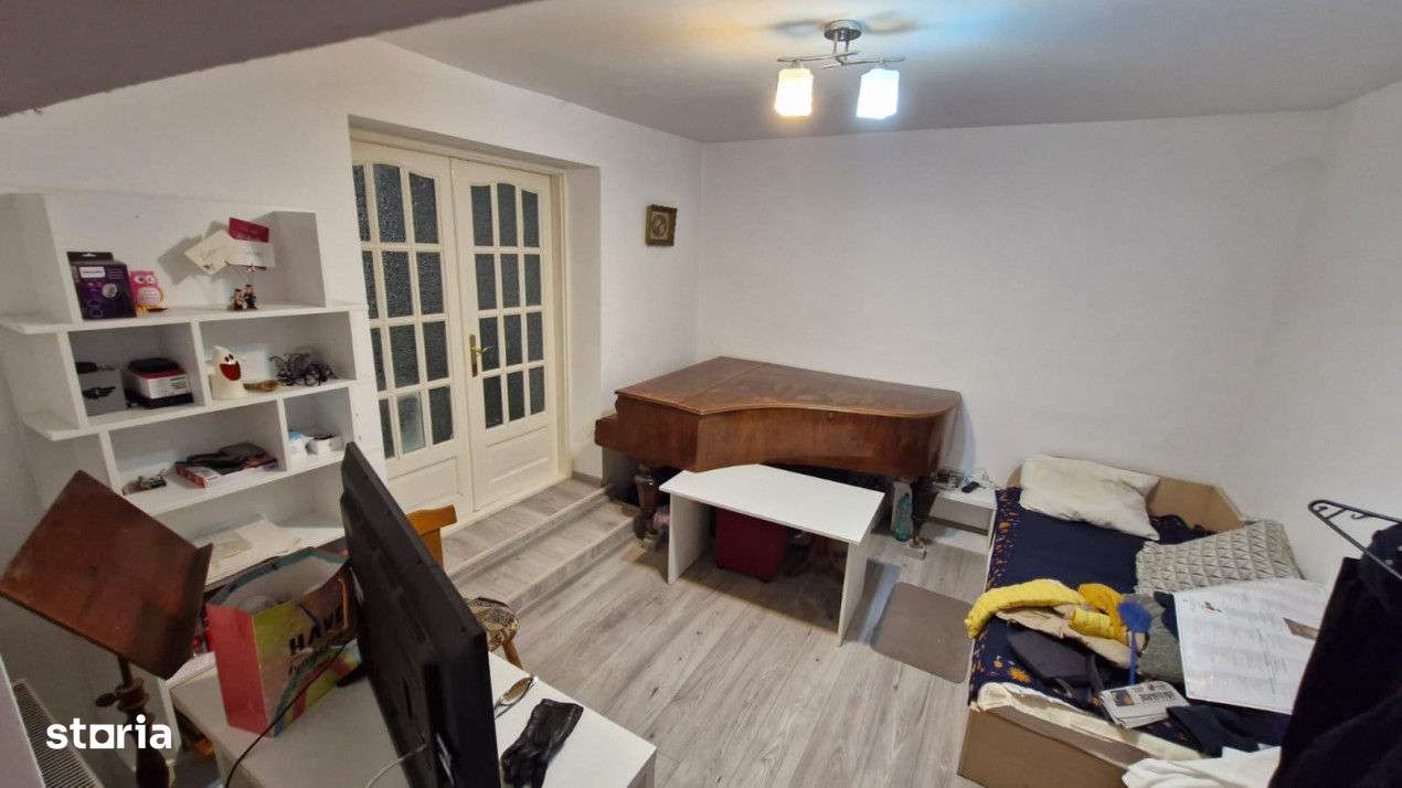 Casa Rogerius singur in curte, amenajata in doua apartamente - Imagine principală: 4/8