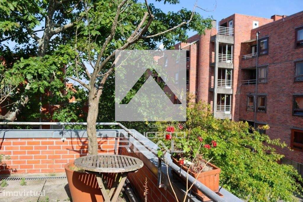 Apartamento T4 Duplex - Cooperativa dos Arquitectos-25