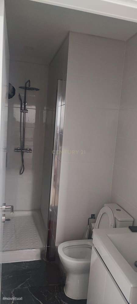 PRÉDIO EM PROPRIEDADE TOTAL NO CENTRO HISTÓRICO DE PENICHE  COM  5 FRA - Grande imagem: 5/18