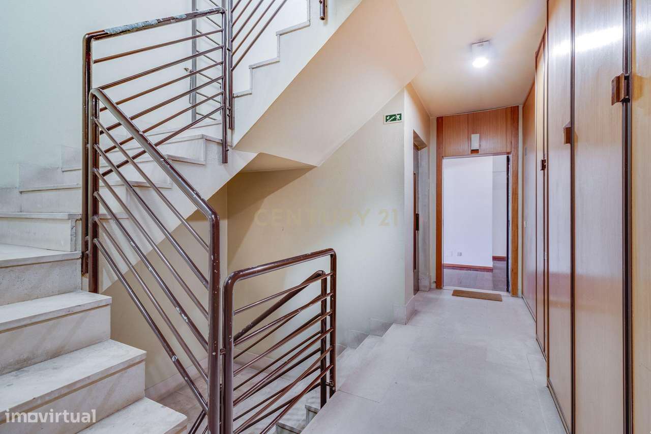 Fantástico T5 Quinta das Conchas frente ao metro-37