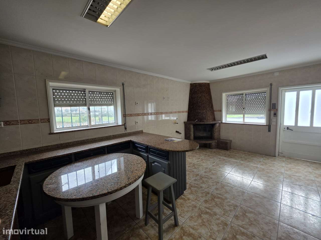 Troque o seu apartamento por uma moradia de 4 frentes em Argoncilhe - Grande imagem: 5/27