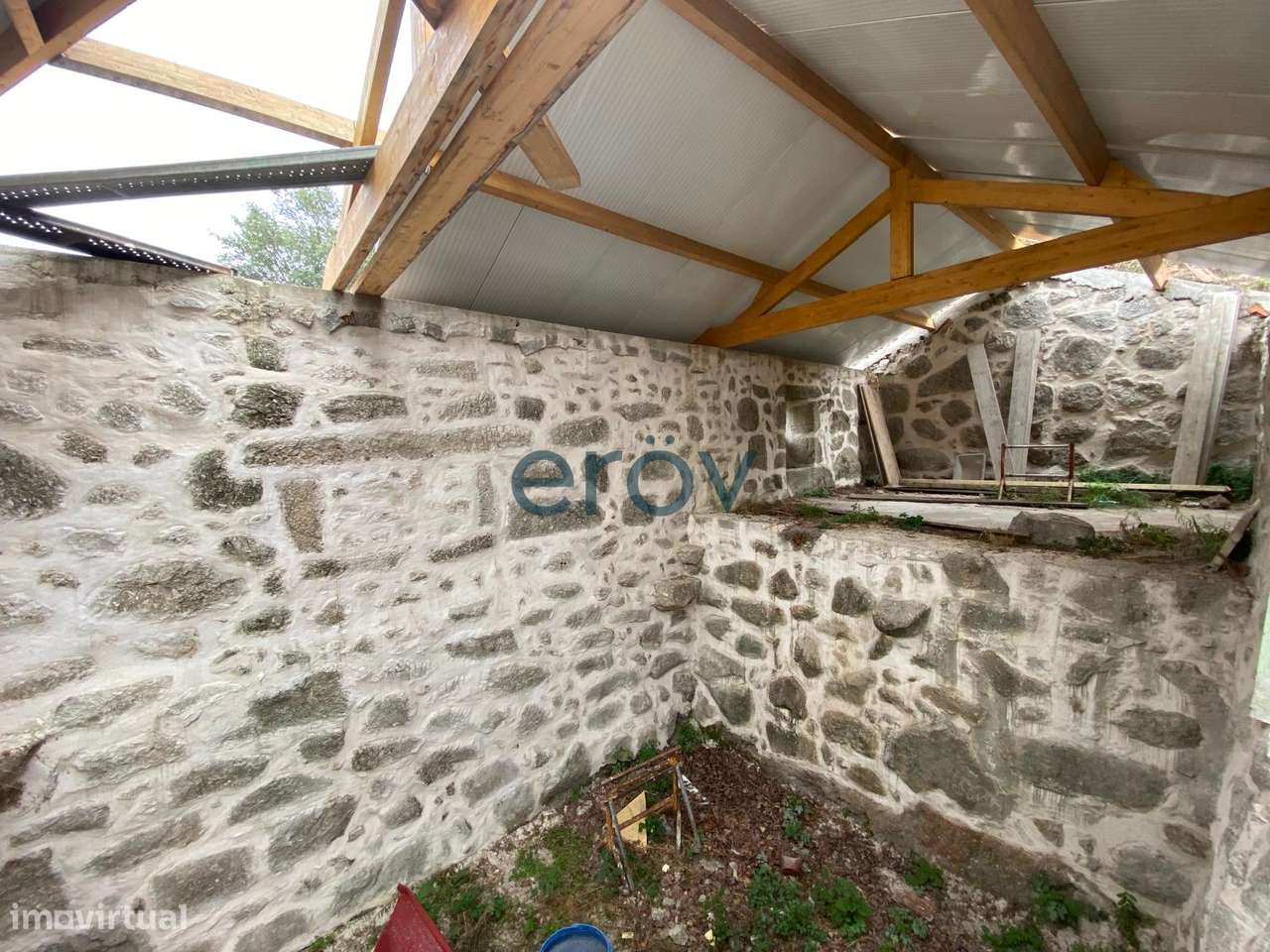 Moradia para Reabilitação com Terreno e Vista Panorâmica-9