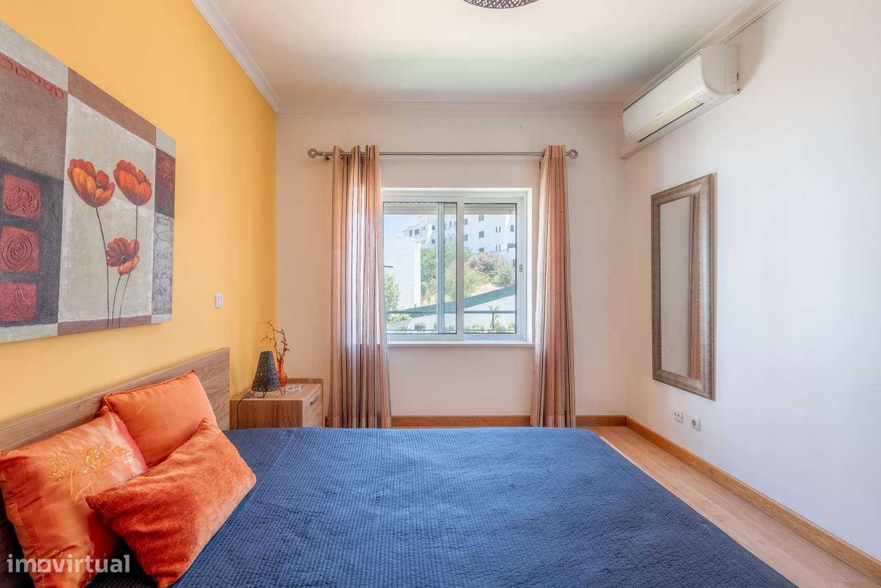Apartamento de 2 Quartos em Lagos — Conforto, Localização e Potencial-11