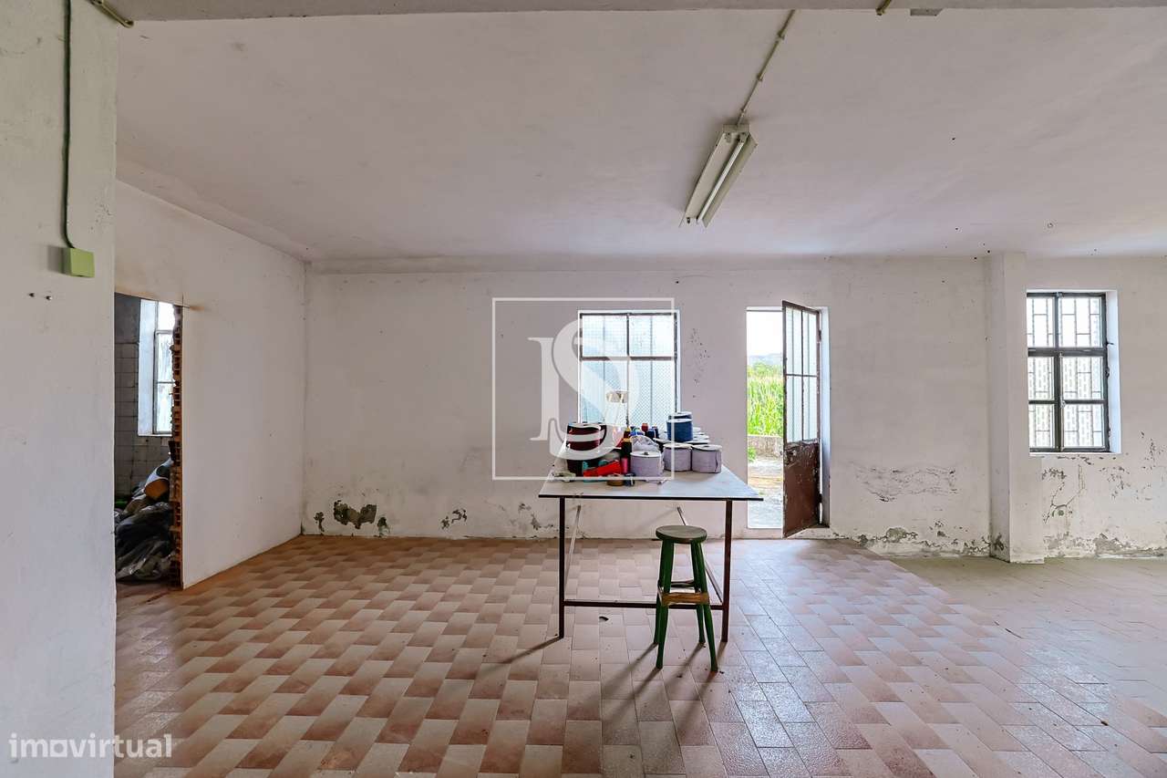 Moradia T4 c/ 376 m², jardim e riacho-26