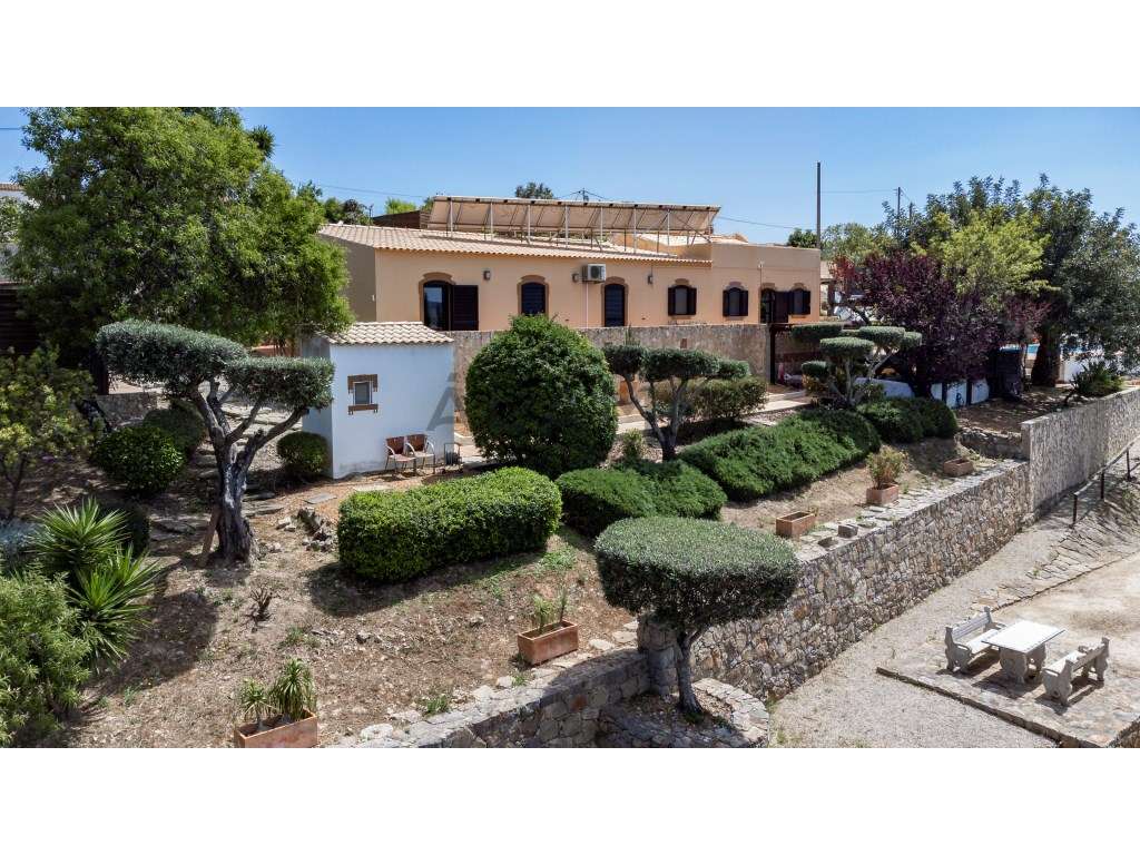 Villa tradicional com piscina em Loulé-3