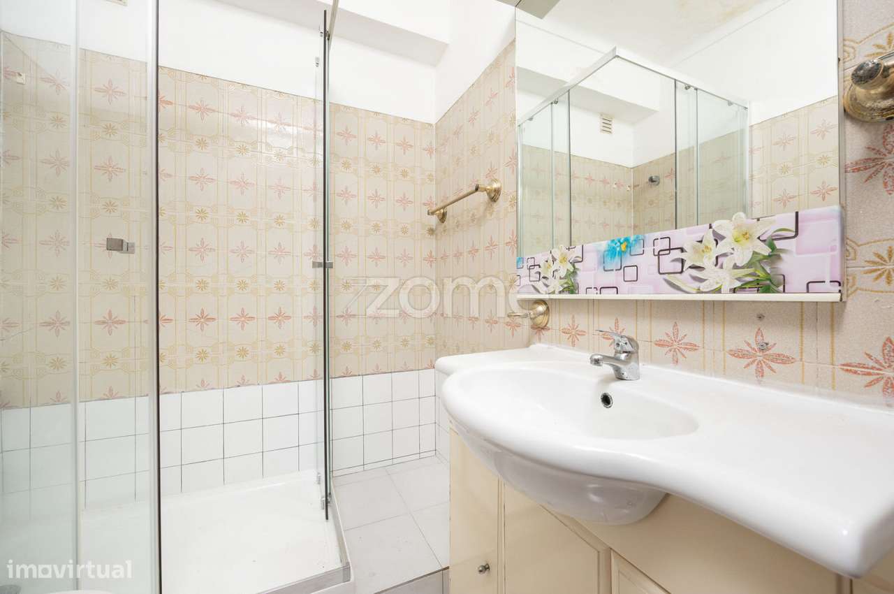 Apartamento T2 no Centro de Porto de Mós-13