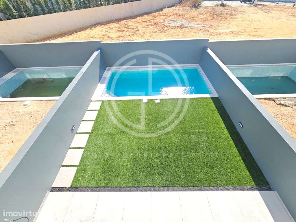 Moradias em Banda T4 em Montenegro, Faro-21