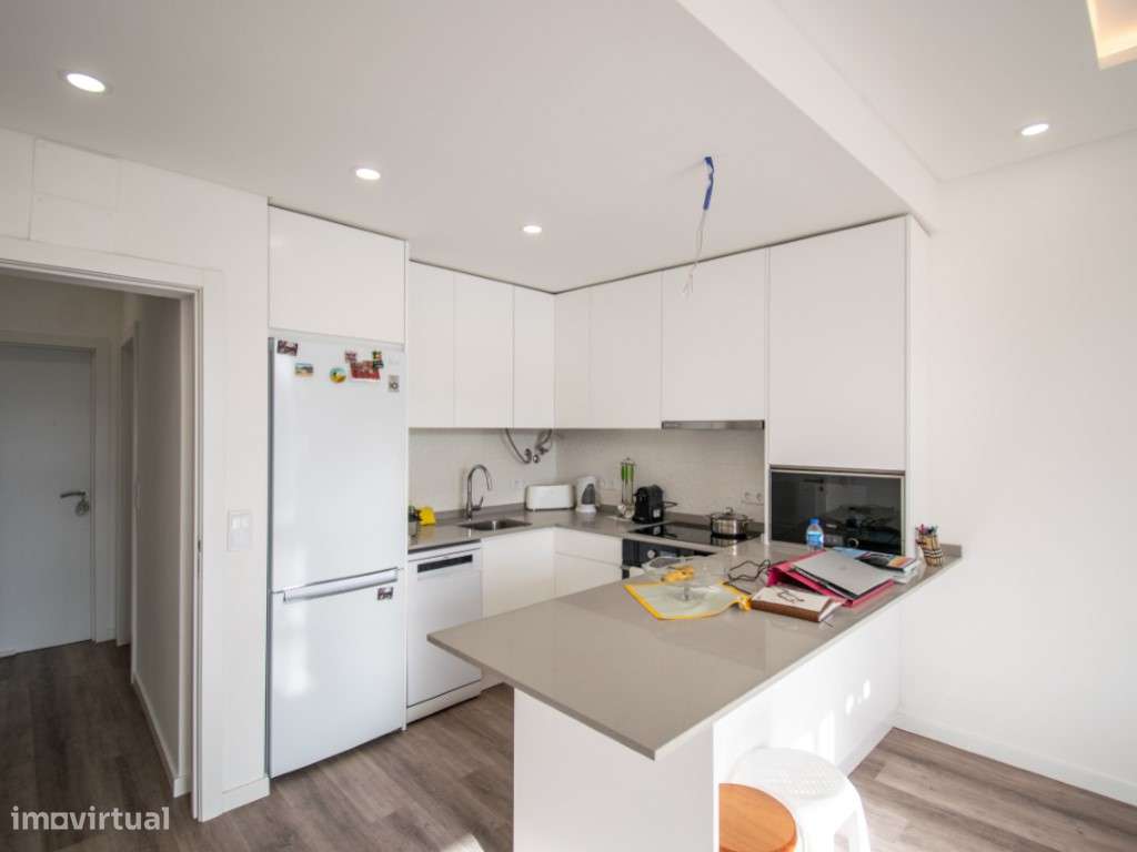 Apartamento T1 Renovado na Estrada de Benfica-6