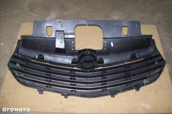 GRILL OPEL VIVARO B ROK 14/18 - 4