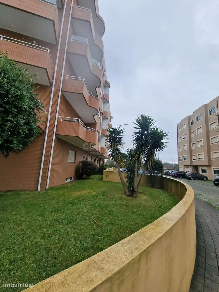 Apartamento T2 em Rio Tinto, Gondomar com box fechada e boas áreas - Grande imagem: 2/24