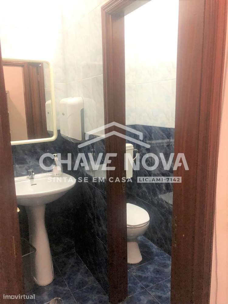 Loja c/montra em Mafamude (junto ao Colegio Bonança)-16