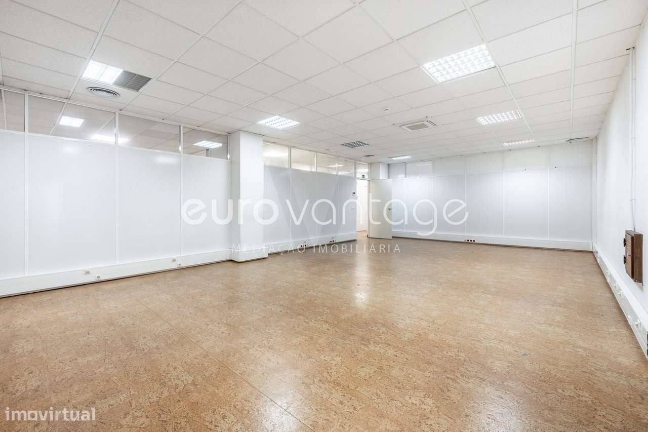 Espaço Comercial / Armazém com 700 m² a 5 minutos de Leiria-36