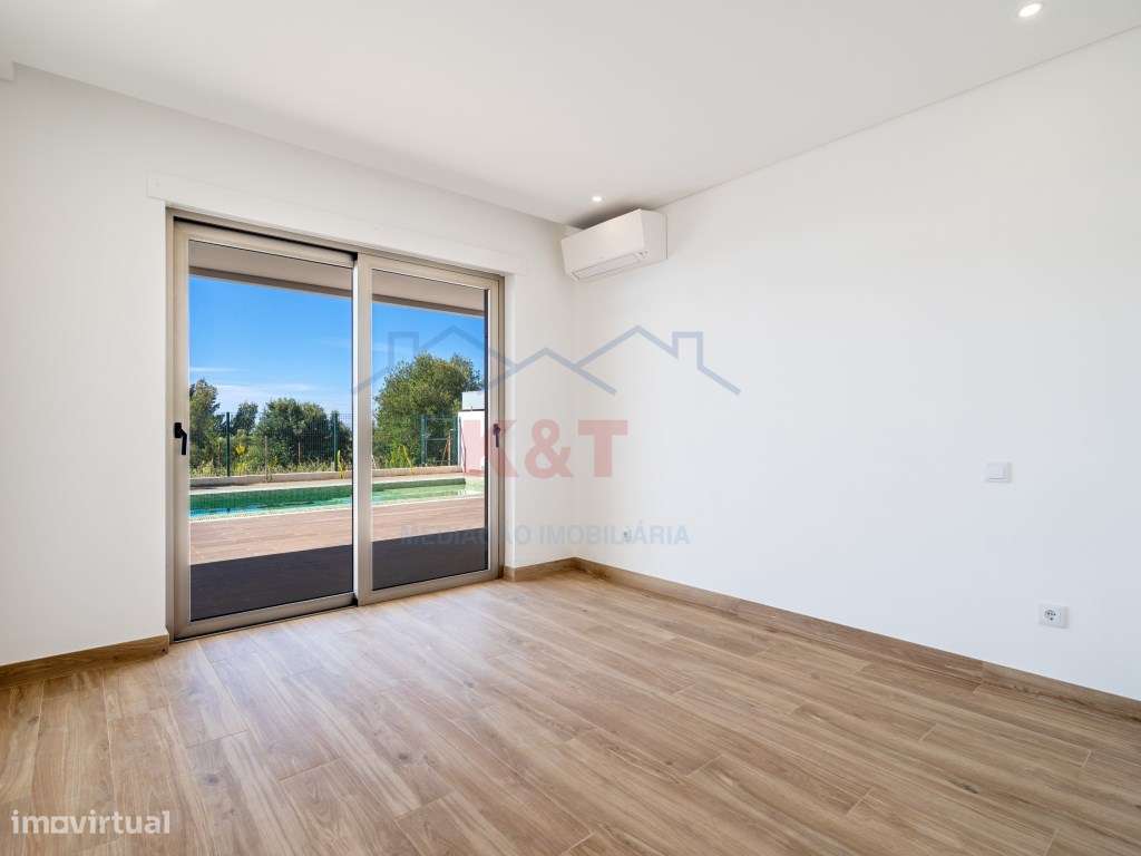 Moradia V3 com Piscina - Mexilhoeira Grande-19