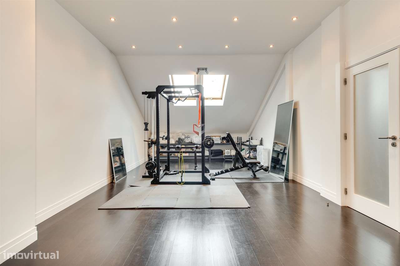 Moradia Premium T4 com Sótão, Ginásio, Garagem e Excelentes Áreas | Mo-44