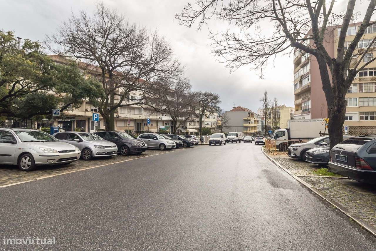 Apartamento T2, junto ao Hospital da Cruz Vermelha , em Benfica-27