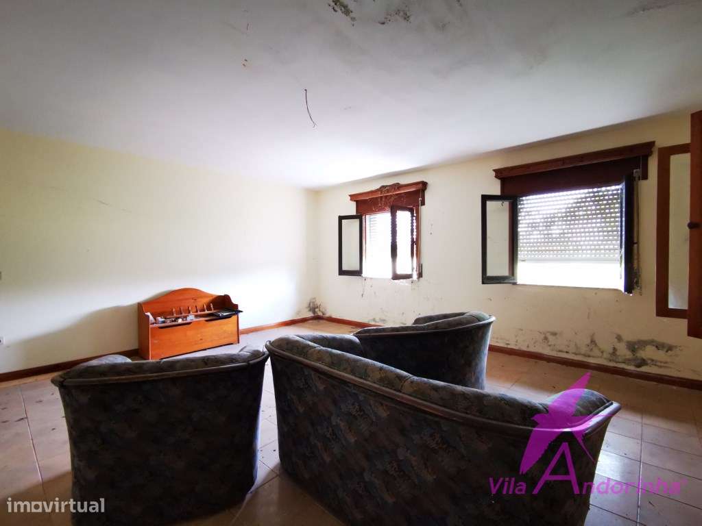Terreno com 3.207m² e Construção Existente em Meixedo-9