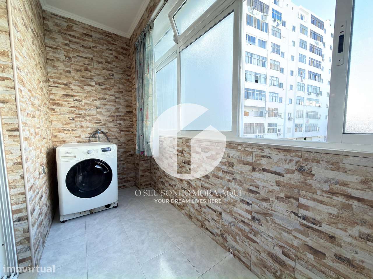 Apartamento T2 com Garagem Box - Olhão-24