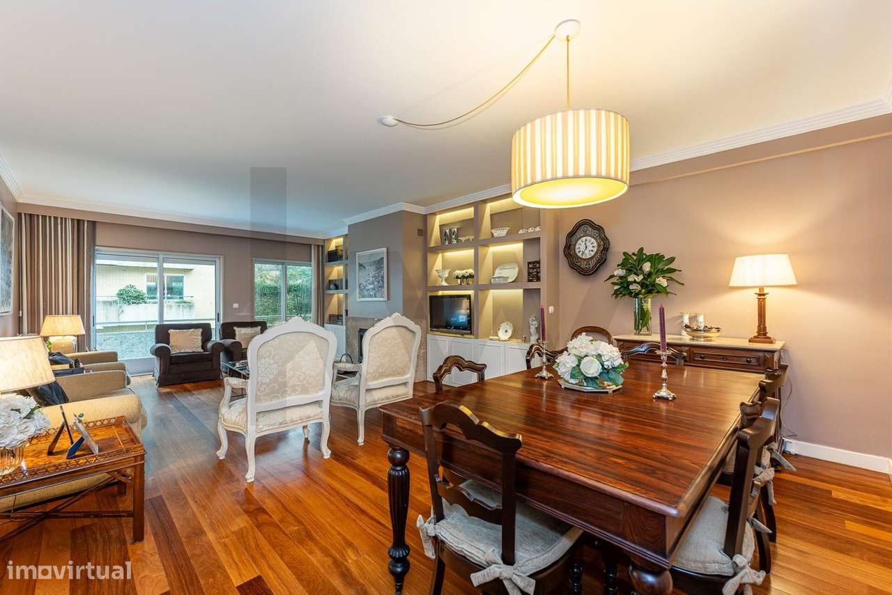 Excelente T5  em Condominio Fechado a Marechal Gomes da Costa, Porto-15