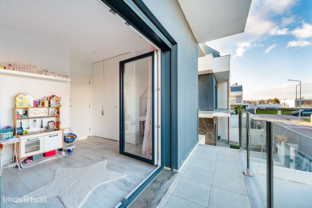 Moradia T3 com Garagem - Fernão Ferro-15