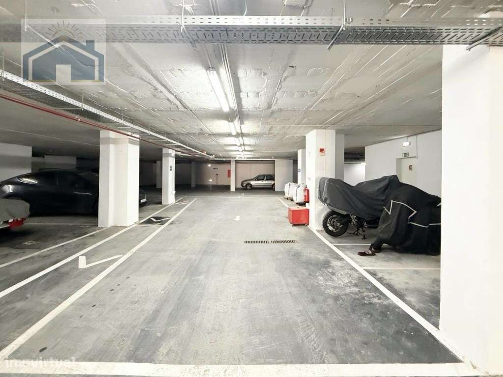 Parque de Estacionamento Automatizado 24h no Centro de Lagos-17