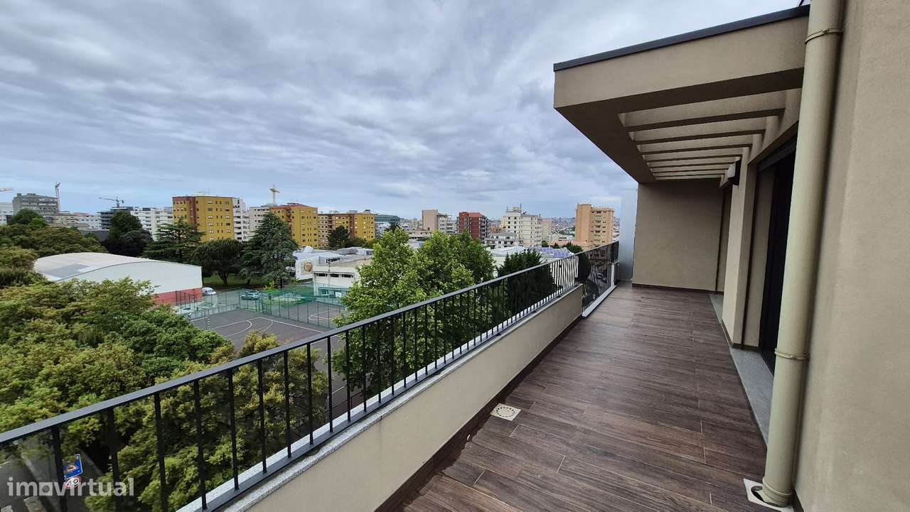 T3 Recuado no último piso, com terraço de 77,35m2 e garagem fechada-28