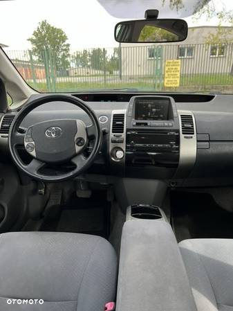 Toyota Prius (Hybrid) Executive - 10