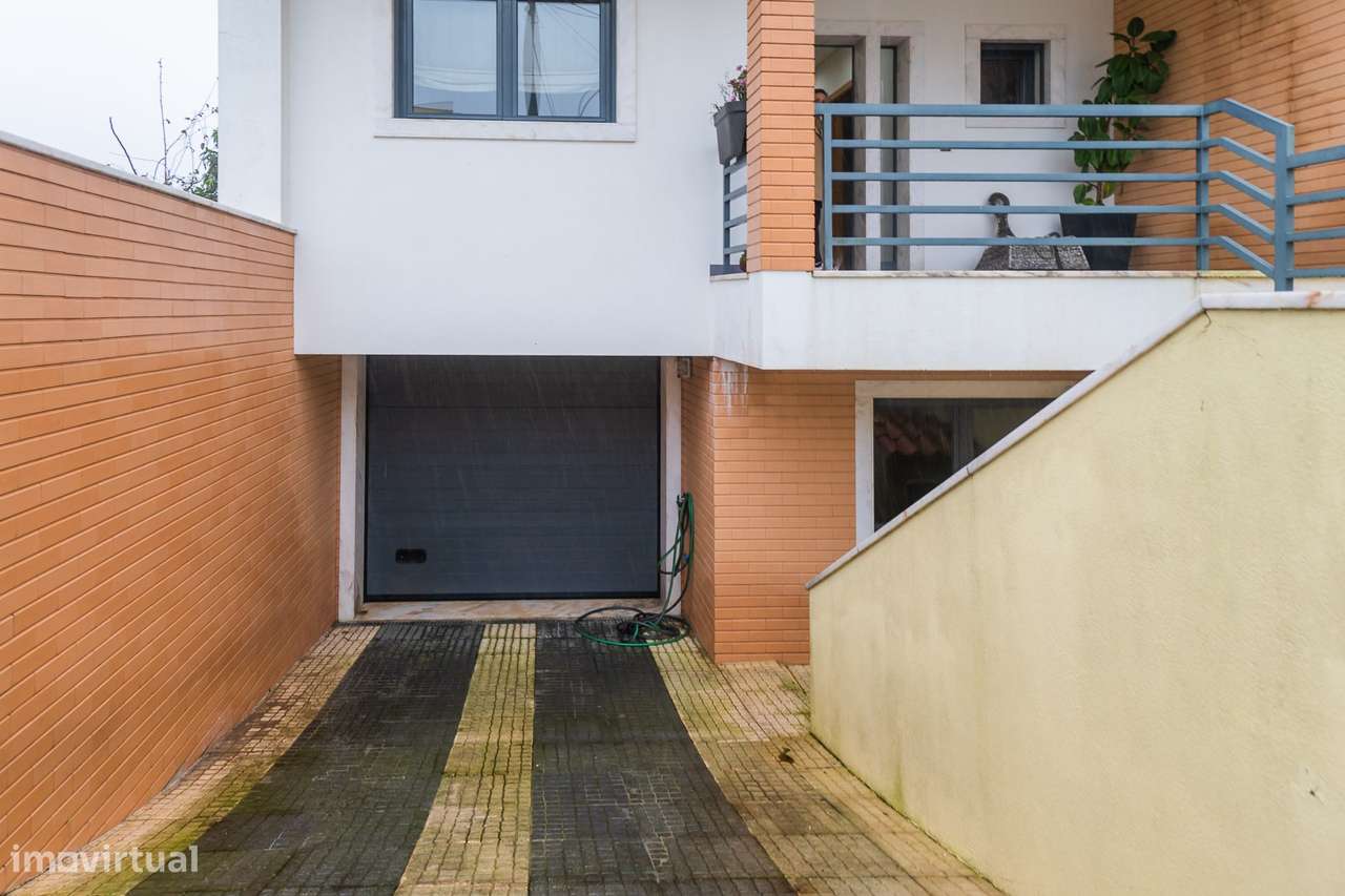 Moradia T-4+1 em Agualva Cacém-9