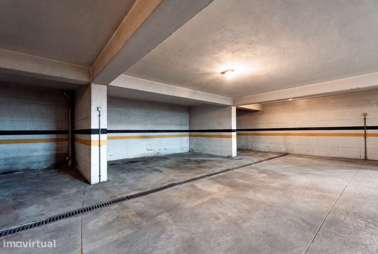 Apartamento T3, com vista castelo, na Urb. Vale do Mocho, em Leiria-20