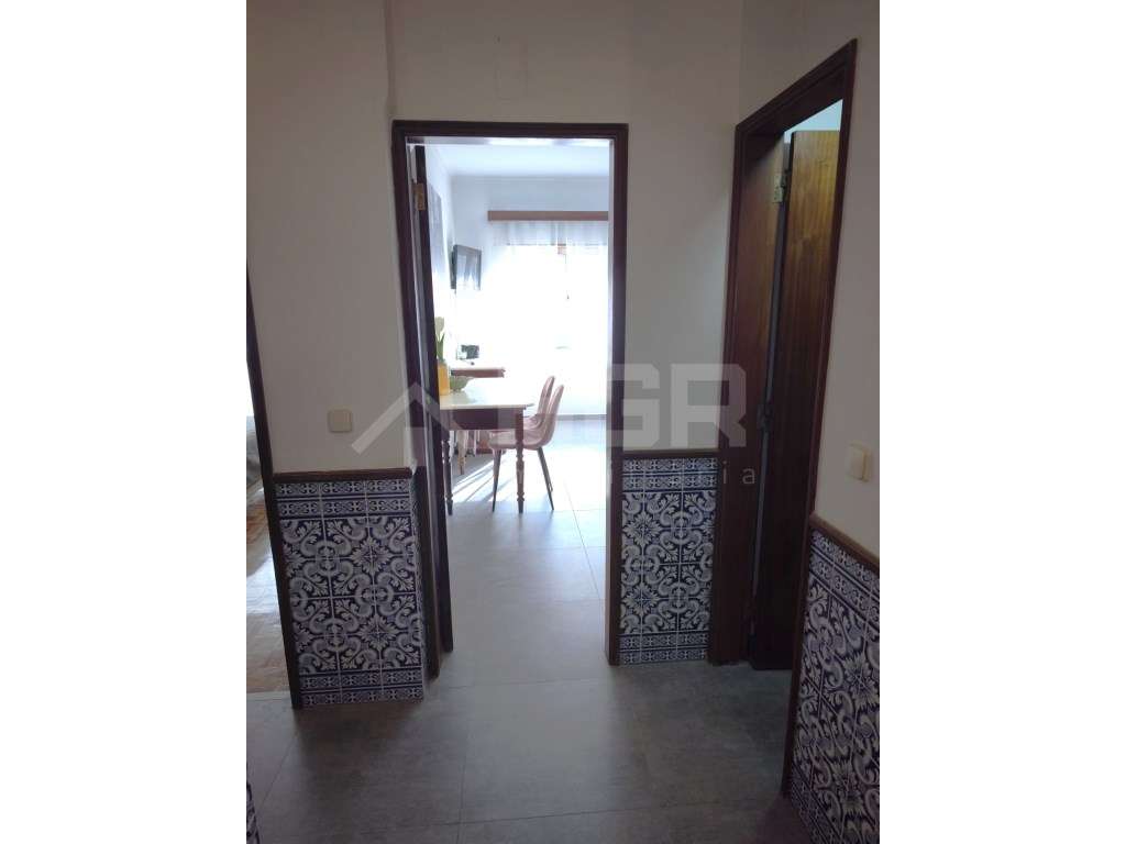 T3 | 1º ANDAR | BOAS ÁREAS | MOBILADO | 2 CASAS DE BANHO | ARRECADA...-5