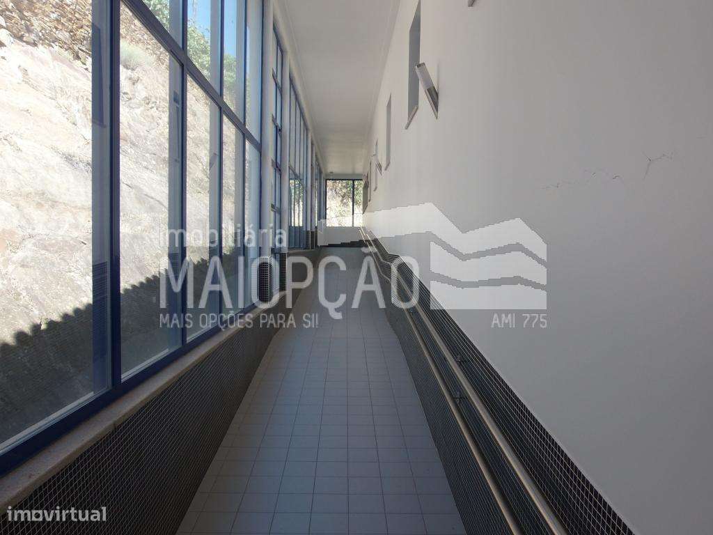 Venda de Edifício com uma área total de 317 m2, em Mós - Grande imagem: 4/17