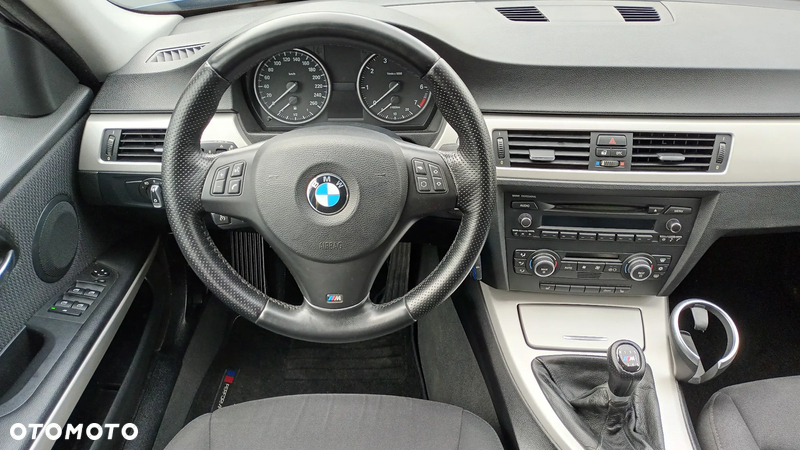 BMW Seria 3 318i Touring Edition Sport - 33